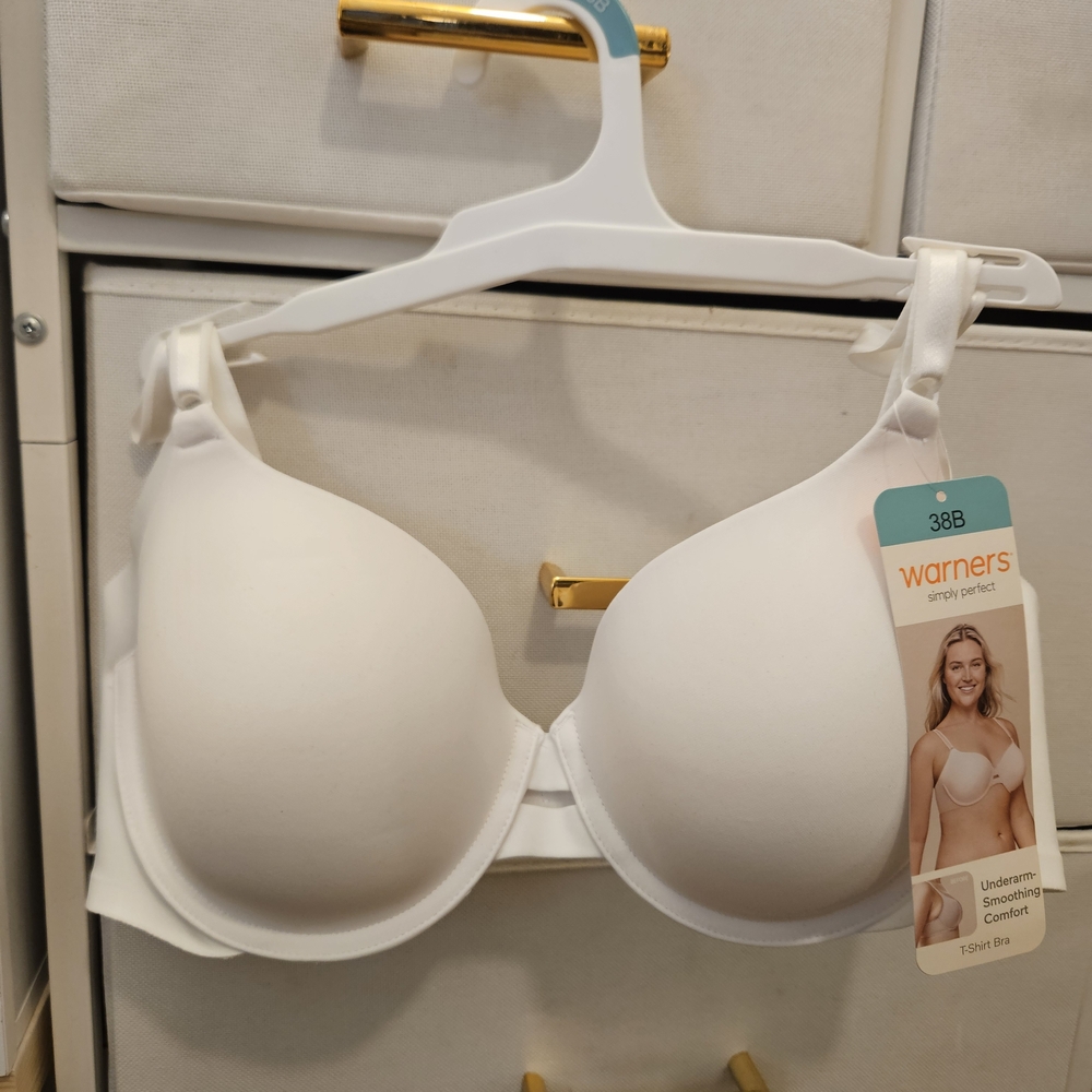 Black and White Bras. 38B Warner's Simply Perfect White T-Shirt Bra
